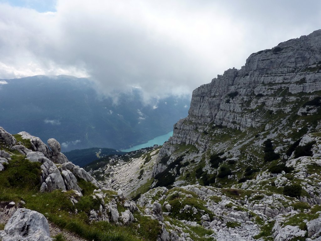 escursione al croz dell'altissimo: panorama lago di molveno