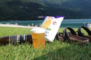 birra in riva al lago di molveno