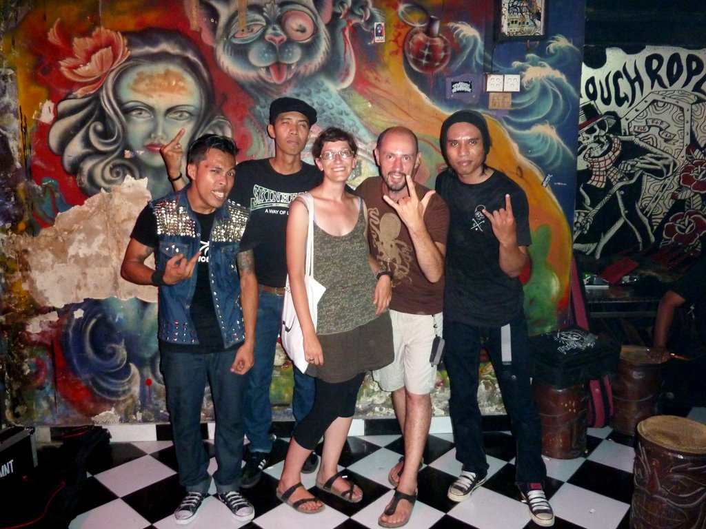 Insieme ai Racun Timur Menggoda, band punk di Bali