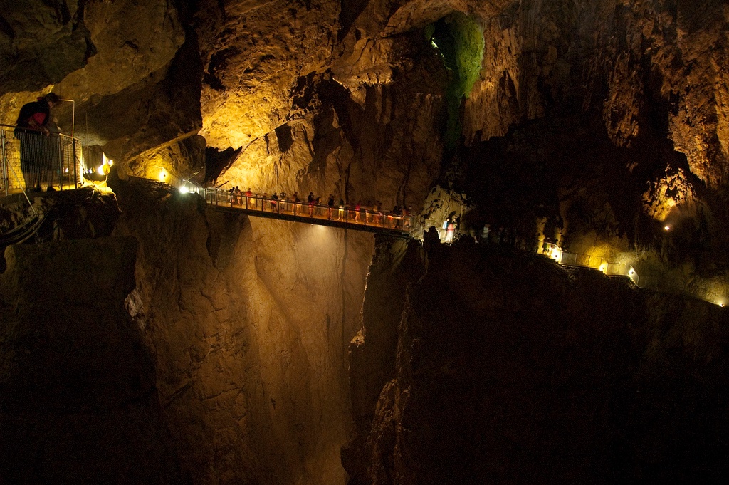 Il ponte delle Grotte di San Canziano