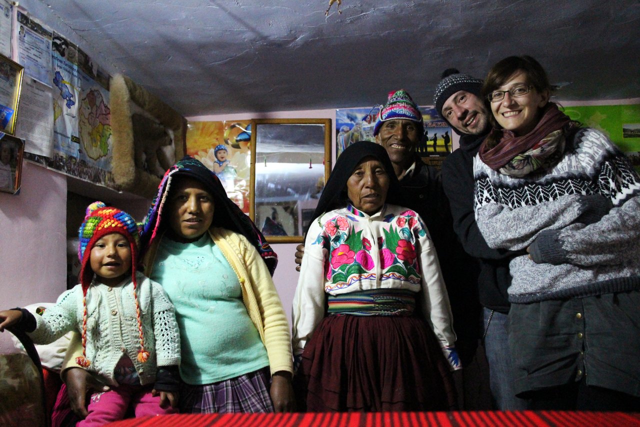 lago titicaca fai da te: la famiglia che ci ospita Amantani