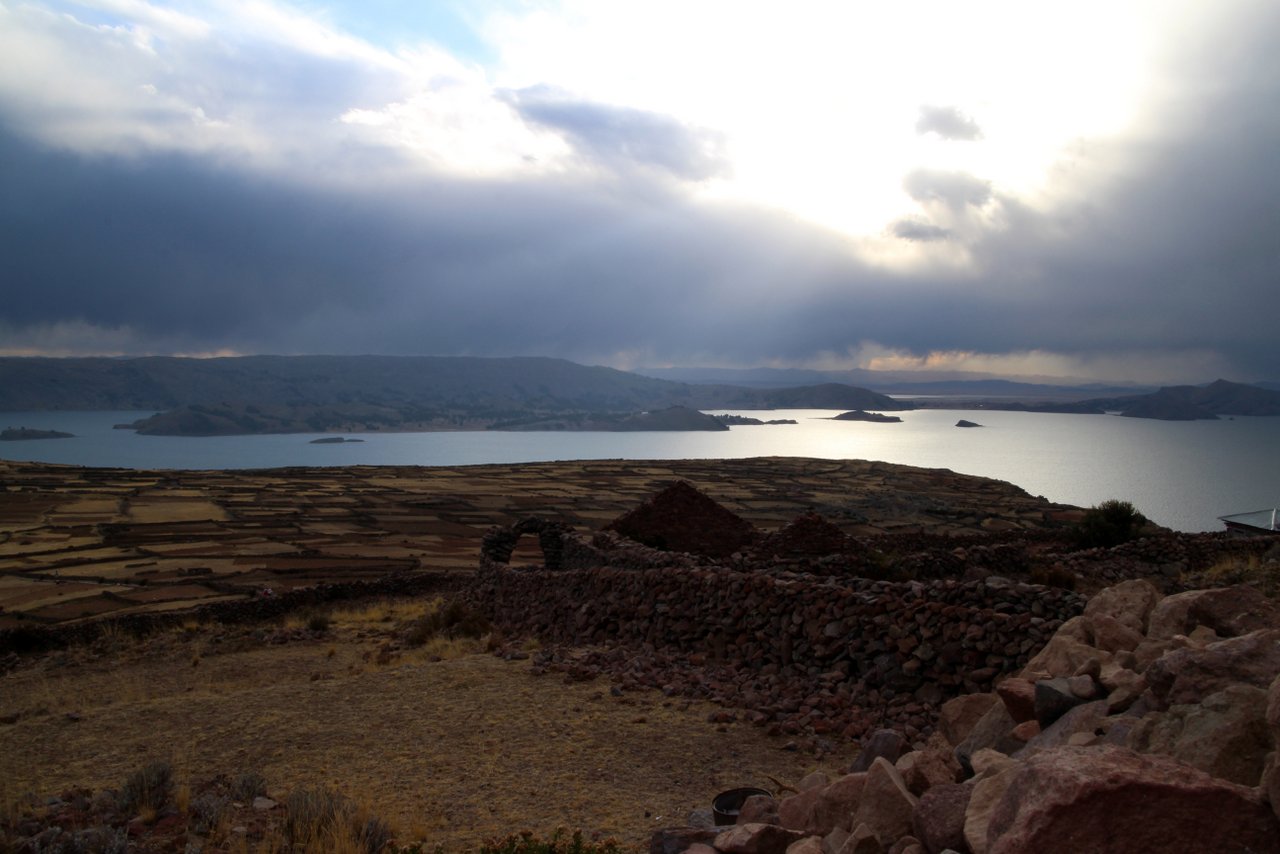 lago titicaca fai da te: panorama da Amantani