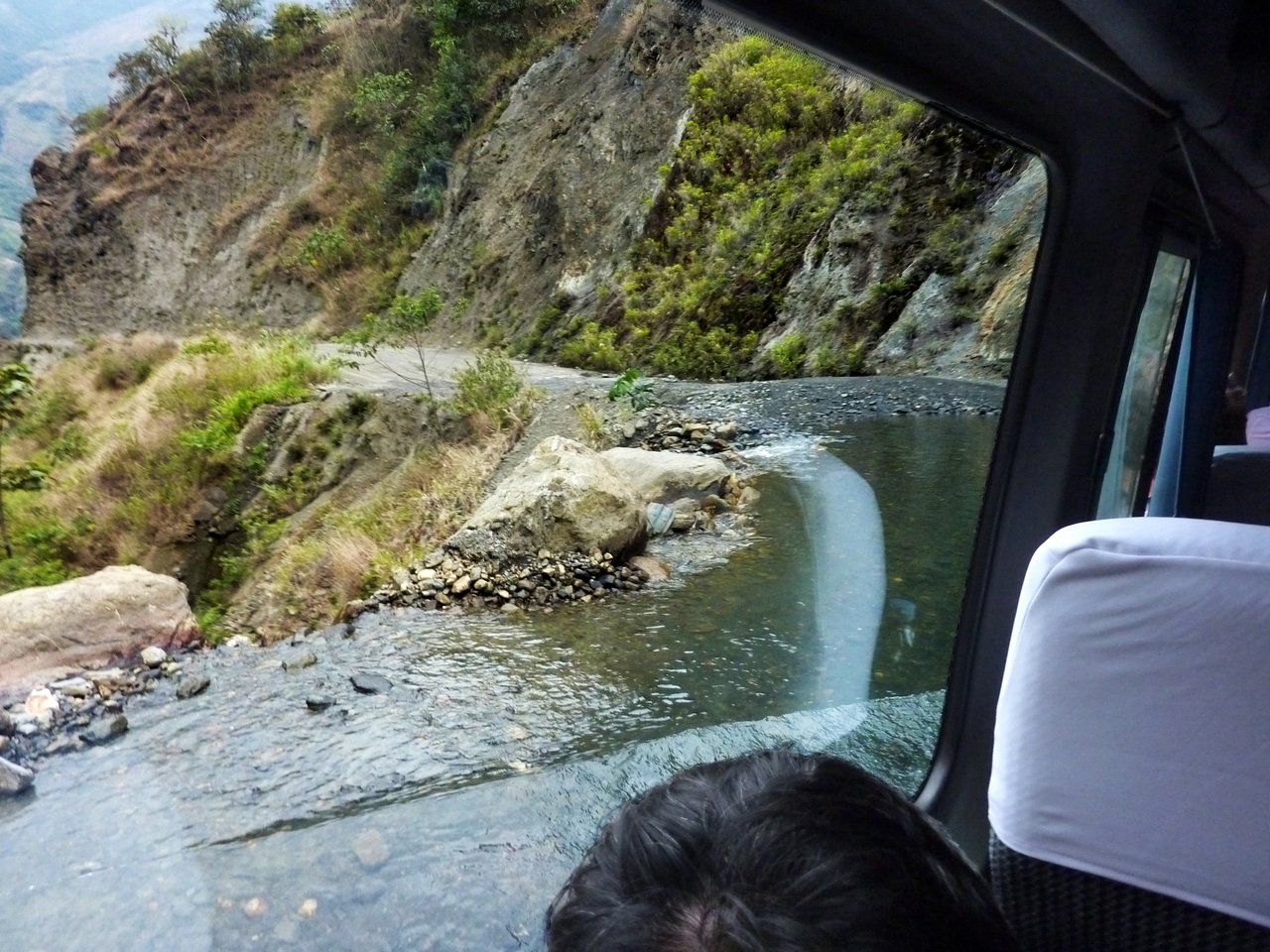 Machu Picchu low cost: guado del torrente