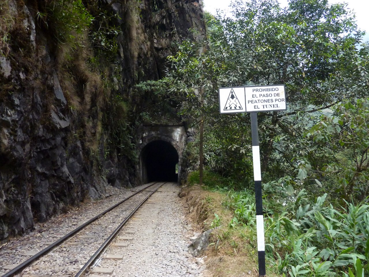 Machu Picchu low cost: attraversamento del tunnel