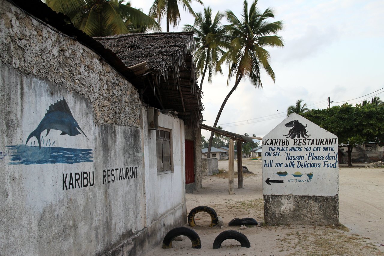 jambiani-zanzibar: L'insegna del Karibu Restaurant