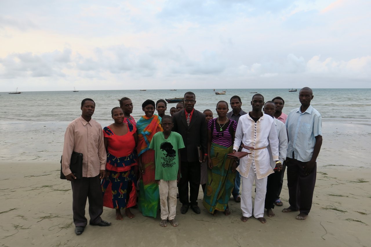 cosa vedere a bagamoyo: un gruppo evangelista