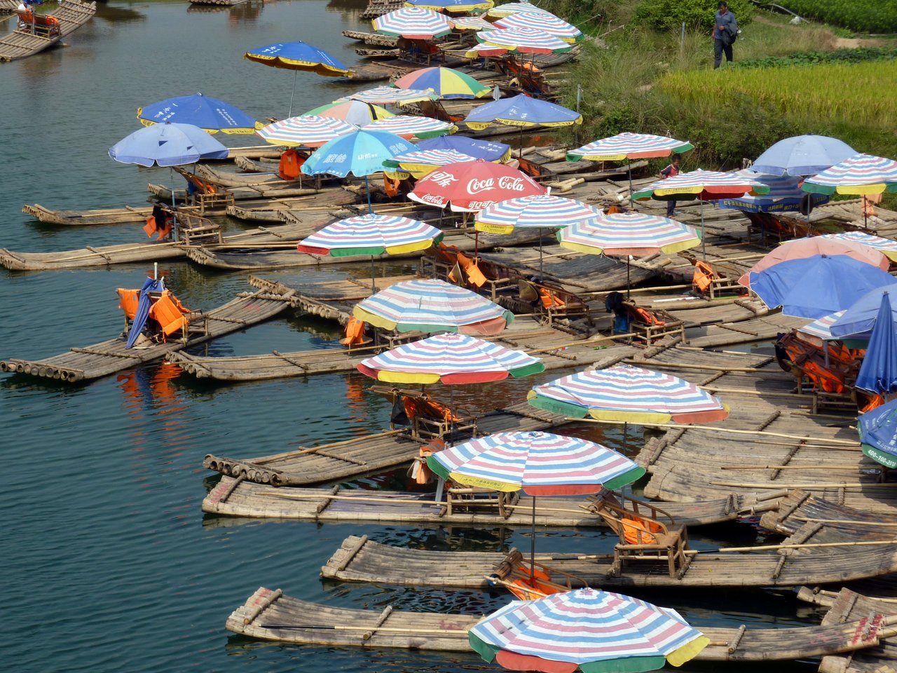 itinerario di quatto settimane in cina: Bamboo boat sul fiume Yulong