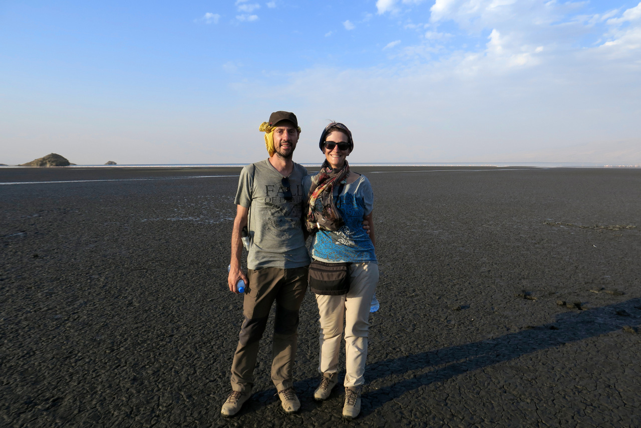 lago natron tanzania: un deserto di terra nera