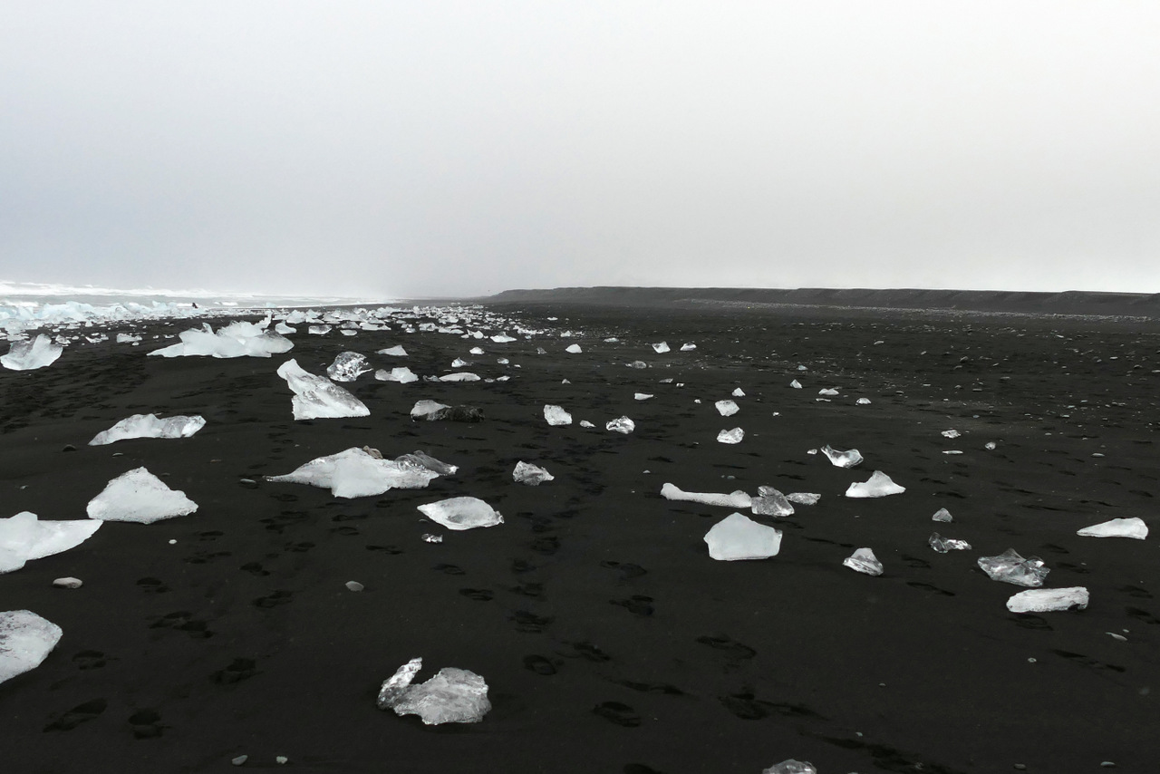 laguna di jokulsarlon: la spiaggia nera