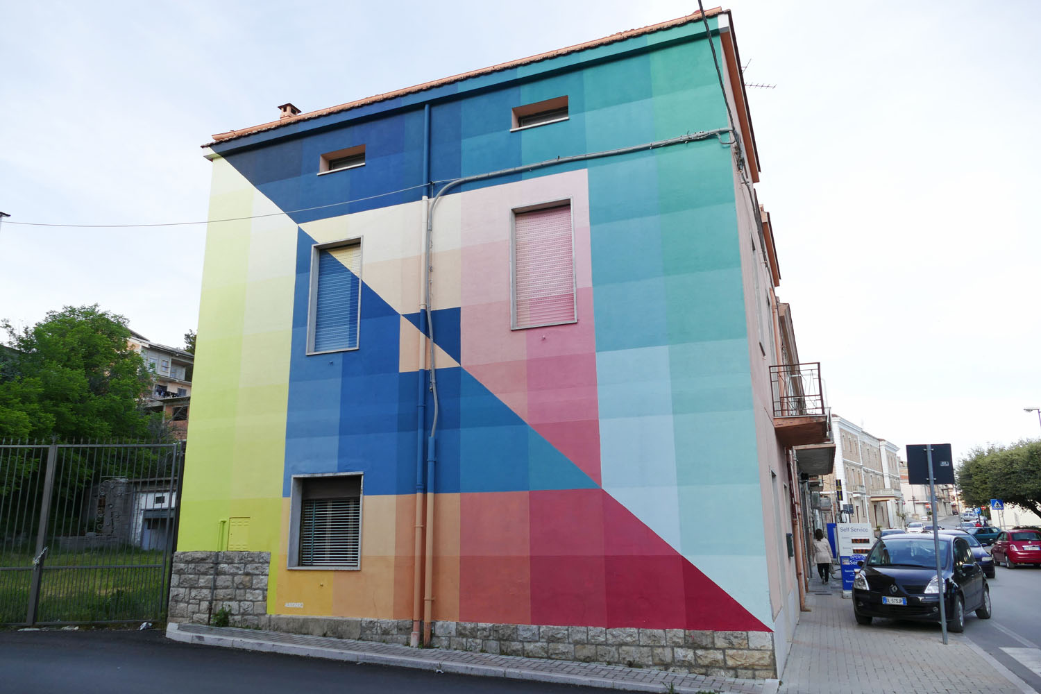 Street Art a Santa Croce di Magliano: Two Surfaces And Four Intersections, 88 Tones di Alberonero